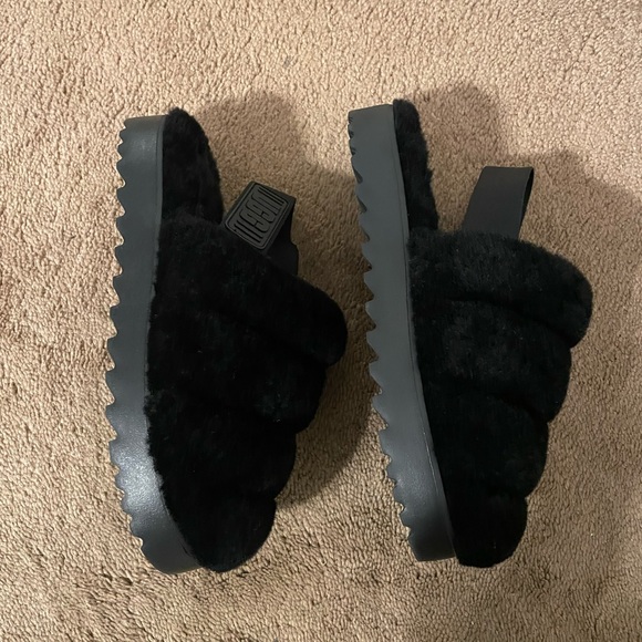 Ugg Slippers - Picture 6 of 7